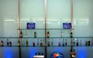 מדפי זכוכית