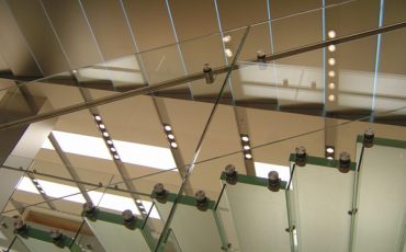 מדרגות זכוכית מרחפות