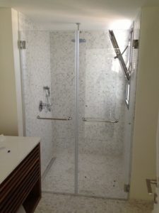 דלתות זכוכית לאמבטיה