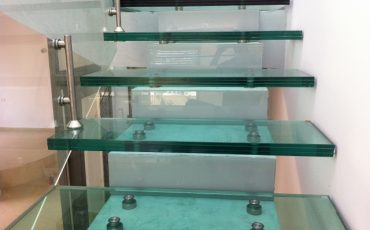 מדרגות בזכוכית איכותיות