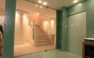 דלתות זכוכית