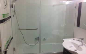 דלתות זכוכית לאמבטיה