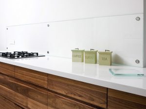 חיפוי זכוכית למטבח, חיפוי קיר למטבח