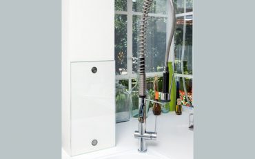 חיפוי זכוכית למקומות ייחודיים במטבח, חיפוי קיר למטבח