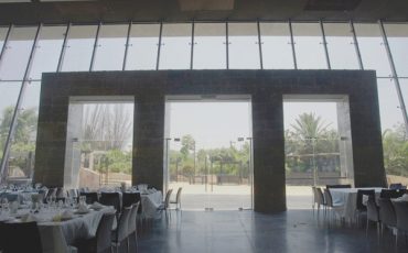 סגירת חזית לחלל גדול