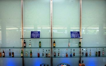 ויטרינה זכוכית , מדף זכוכית, מחיצת זכוכית