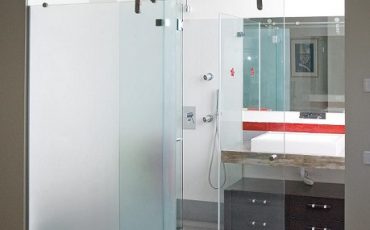 דלת הזזה מזכוכית, דלתות זכוכית, מחיצות זכוכית, קיר זכוכית