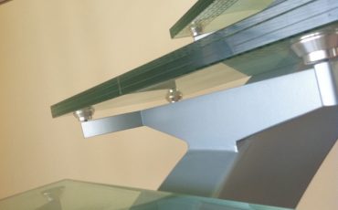 מדרגות זכוכית מרחפות