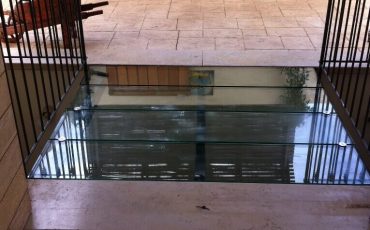 רצפת זכוכית, שקופה, ריצוף זכוכית