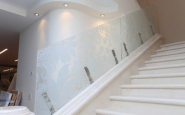 מעקה זכוכית עם הדפס