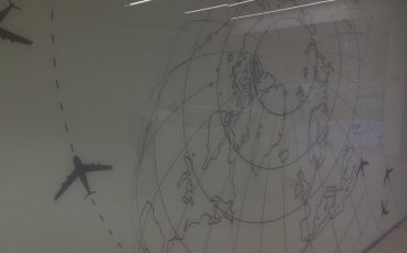 חיפוי קיר זכוכית