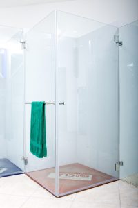 מקלחון פינתי שתי דלתות