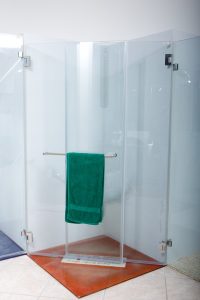 מקלחון פינתי שתי דלתות