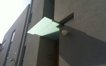 גגון זכוכית קטן, גגון לדלת כניסה , גגון כניסה לבית