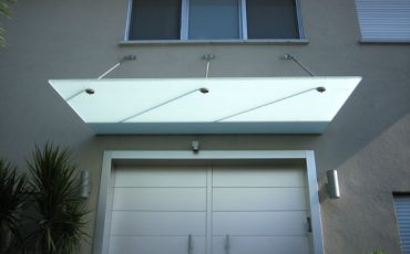 גגון מזכוכית חסומה, גגון זכוכית, גגון לדלת כניסה , גגון כניסה לבית