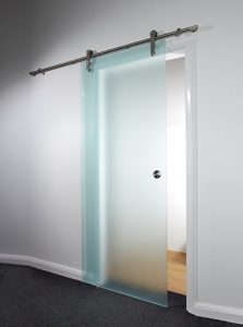 דלת הזזה מזכוכית