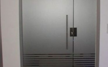 דלתות זכוכית