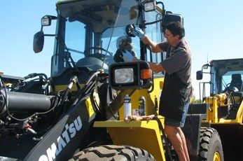 התקנת זגוגית בטרקטור