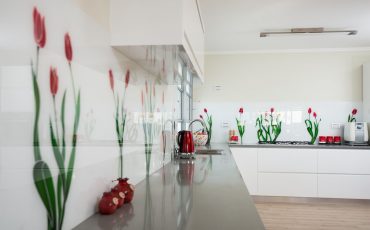 חיפי מטבח עם הדפסה צבעונית, חיפוי זכוכית למטבח, זכוכית צבעונית למטבח, זכוכית מודפסת למטבח