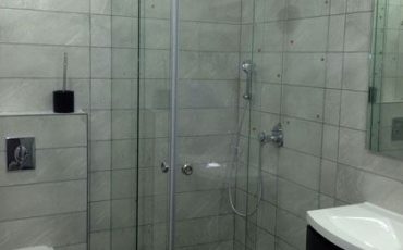 מקלחון פינתי לבית