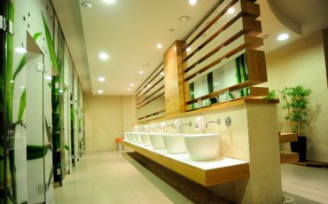 מראה מעוצבת בשירותים