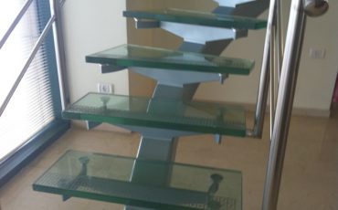 מדרגות זכוכית איכותיות לבית