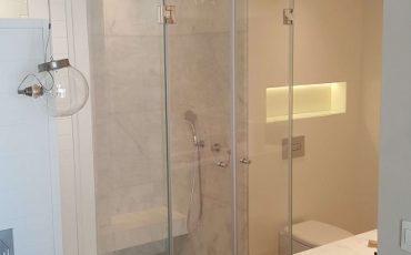 מקלחון זכוכית